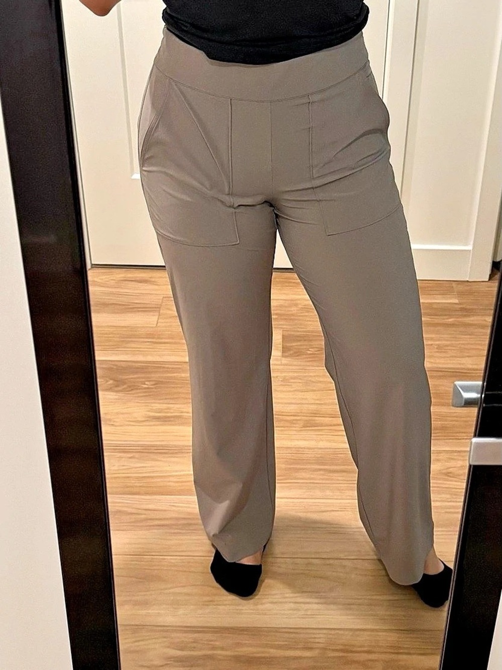 Athleta Straight Leg Pants in Gray Size 6